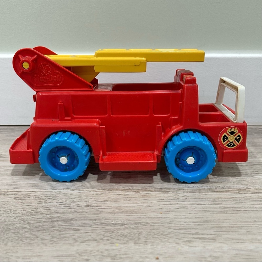 Vintage 1983 Kenner Play-Doh Red Plastic Fire Truck Toy